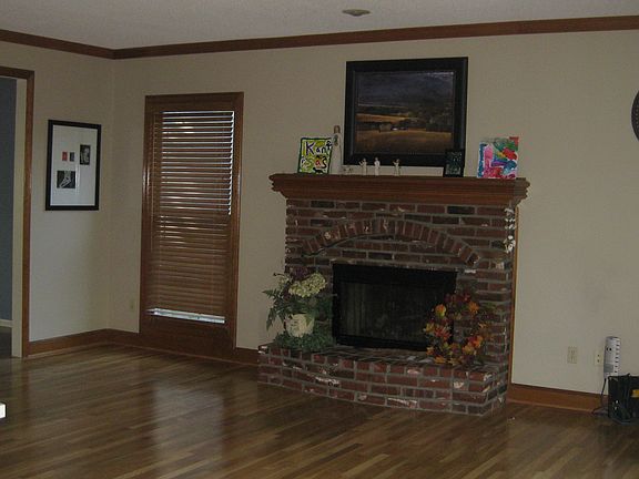 Living Room with fireplace