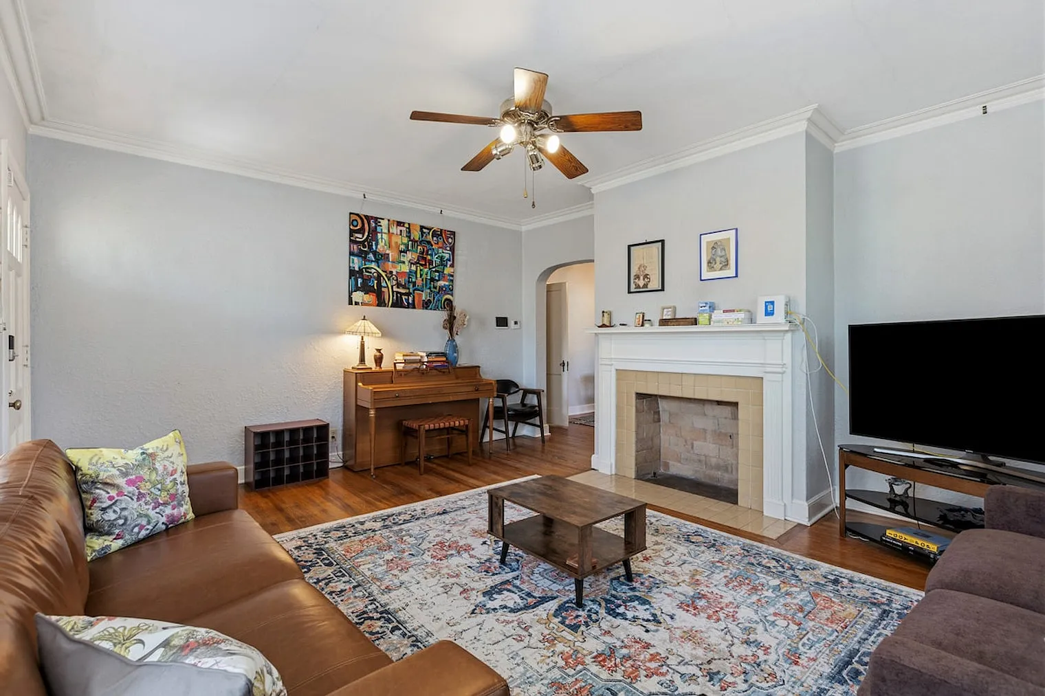 3 bed, 2.0 bath, $3,358 — Photo 3