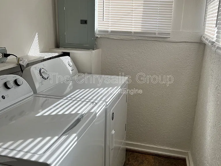 537 1/2 Bucklin St — Photo 8