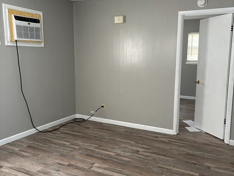 1211 Exchange St — Photo 9
