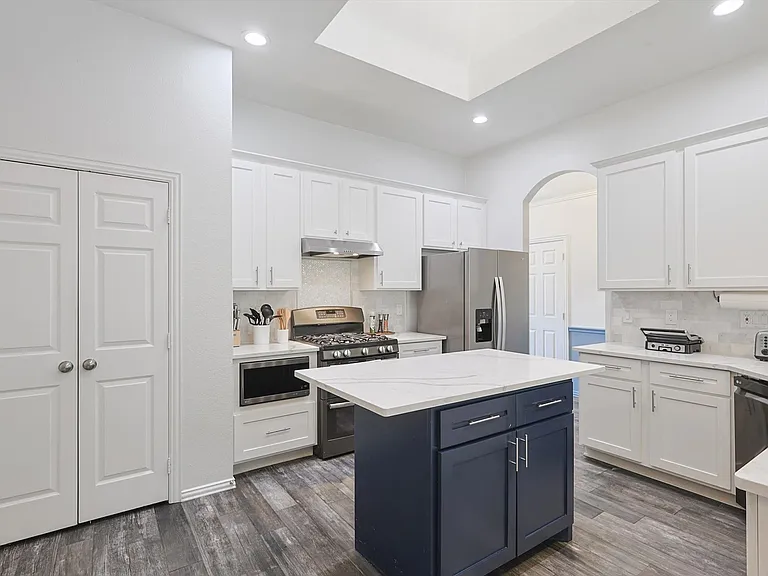 2402 Blue Holly Dr — Photo 12