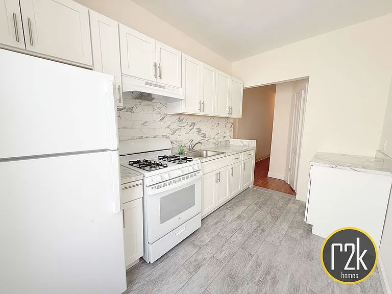 20-75 38th St #4D — Photo 3