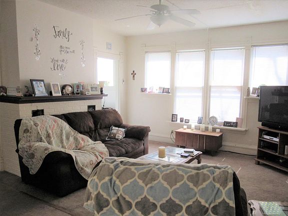 2nd image of 606 N Clark St