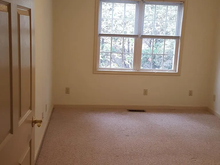 1417 Burgess Ln #B — Photo 10