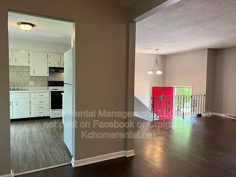 6708 W 71st Ter — Photo 10