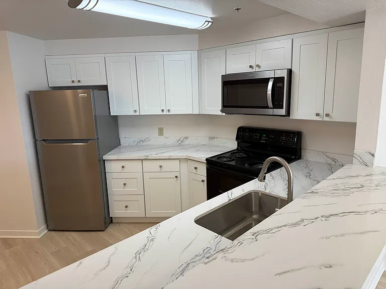 Portage Bay Apartments — Photo 8
