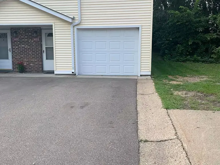 1633 City View Dr — Photo 1