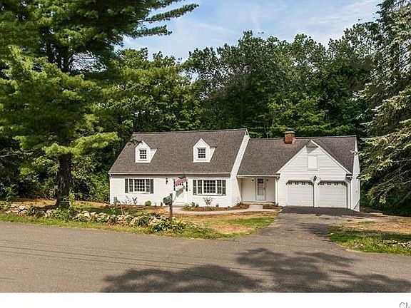 Peninsula Kitchen with Granite Countertops, New Cedar Shake Cabinets, Stainless Steel Appliances, Ne