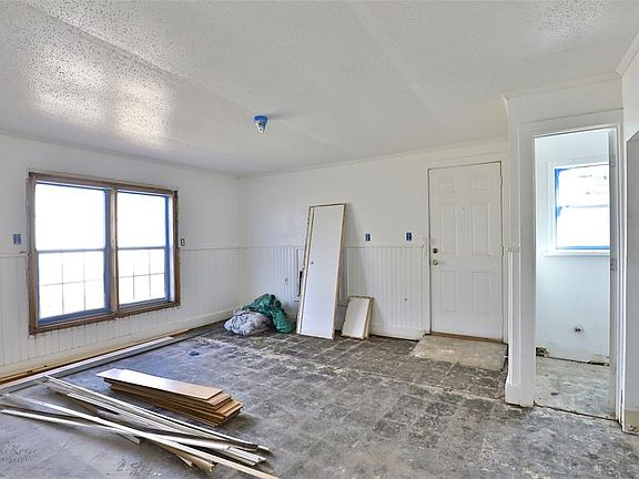 4th image of 649 N 18th St