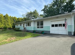 115 Rose Ln, Matamoras, PA 18336