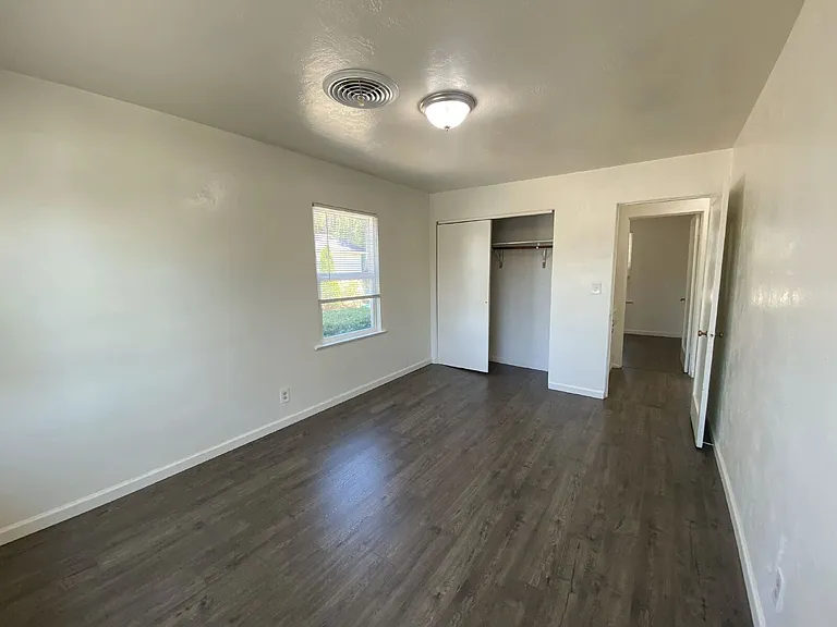 563 W Center St — Photo 21