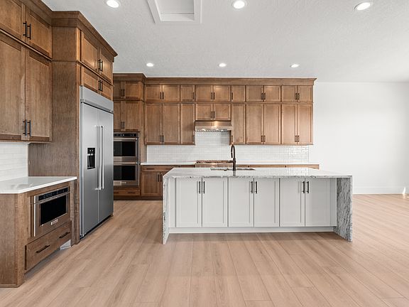4th image of 492 N Pinnacle Ln #6