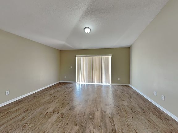 4th image of 3042 Eagle Crossing Dr