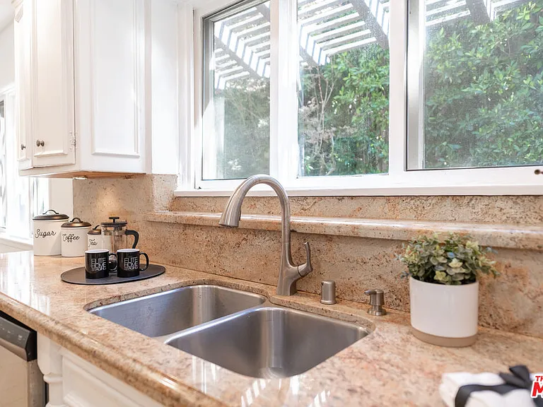 2559 Hutton Dr — Photo 9