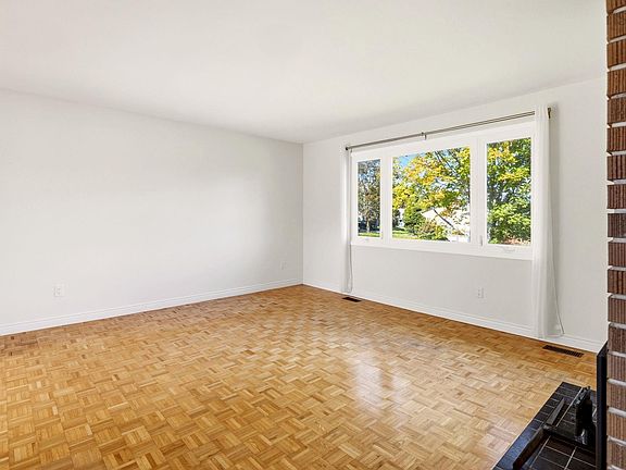 3rd image of 83 Ancaster Ct