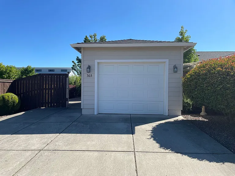 303 S Haskell St — Photo 15