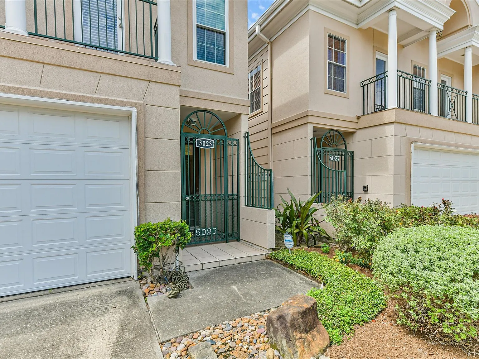 3 bed, 2.5 bath, 2380 sqft, $3,500 — Photo 2