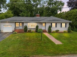 19 Meadow Ln, North Andover, MA 01845