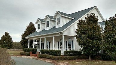 1st image of 703 NW Blackberry Cir