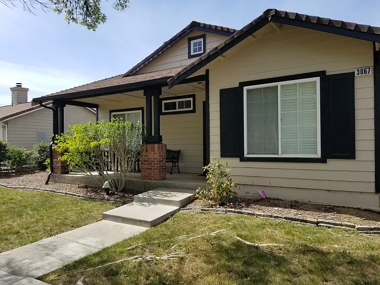 3067 Carey Ln — Photo 2