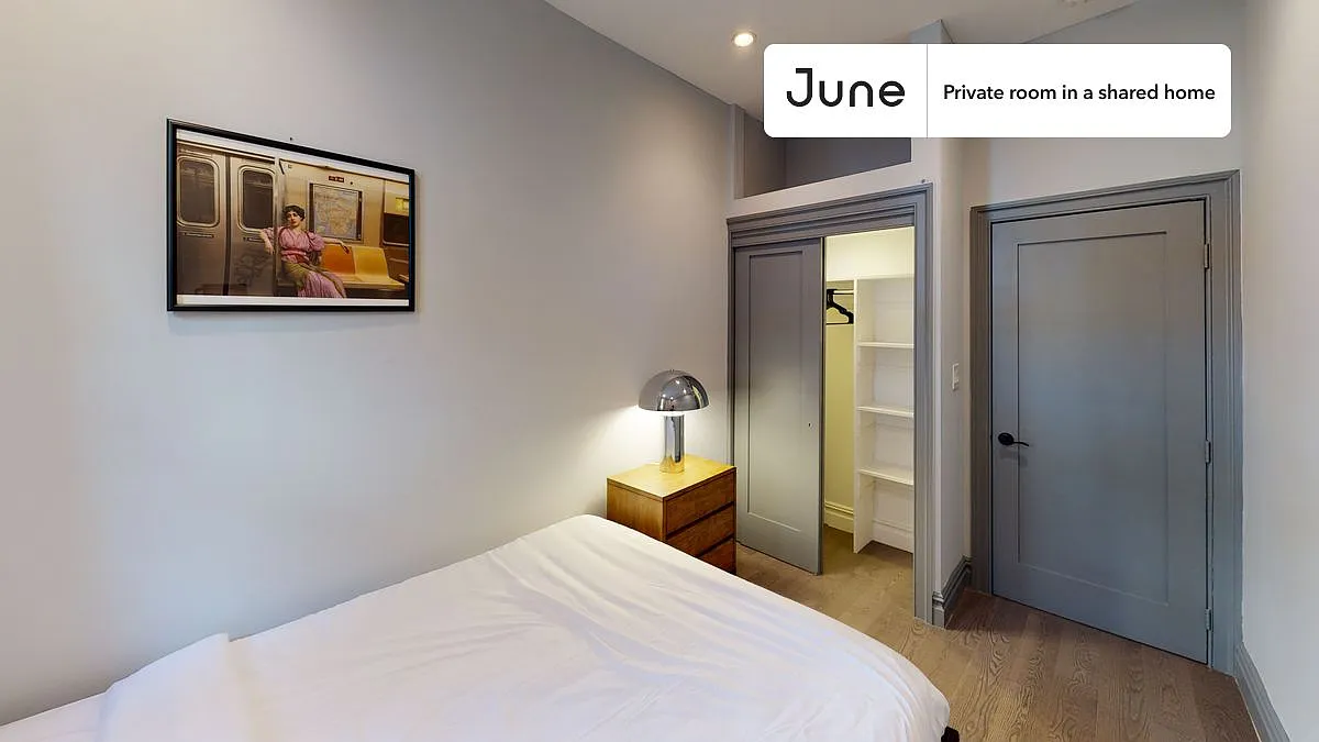 Queen bedroom in 3 bed/1 bath home in East Village #572 B — Photo 2