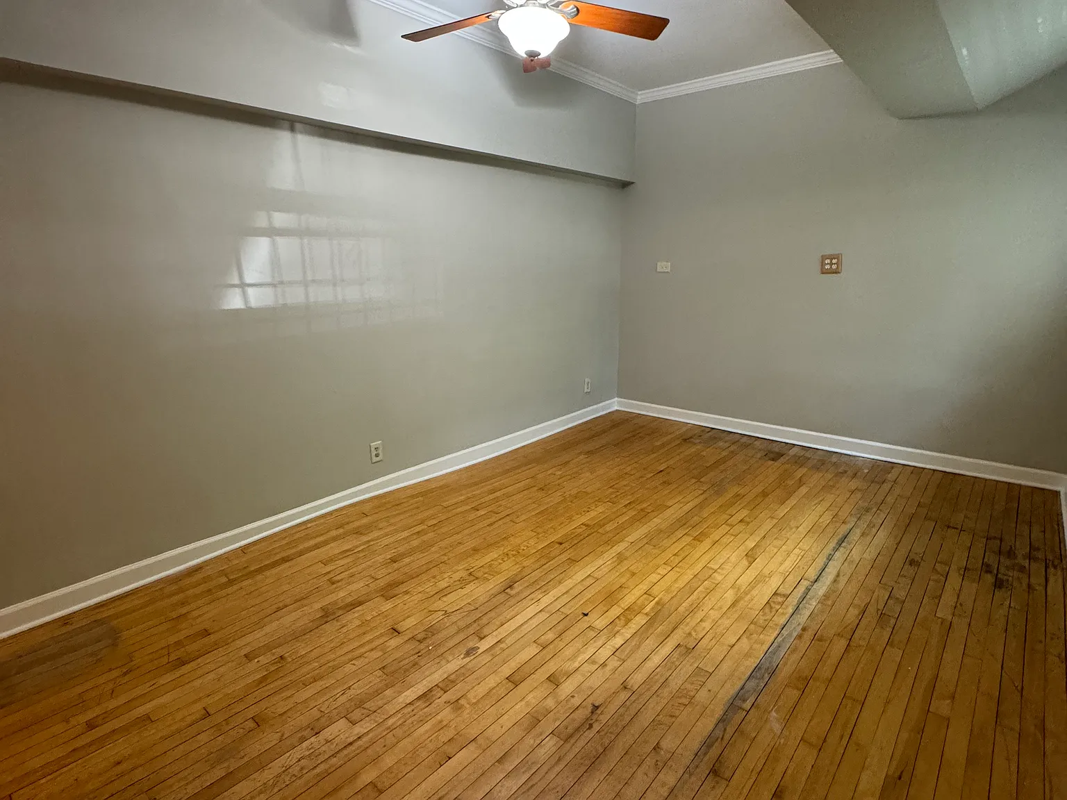 2 bed, 950 sqft, $2,490 — Photo 2