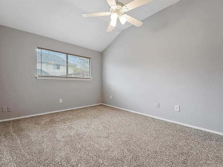 22101 Moss Falls Ln — Photo 16