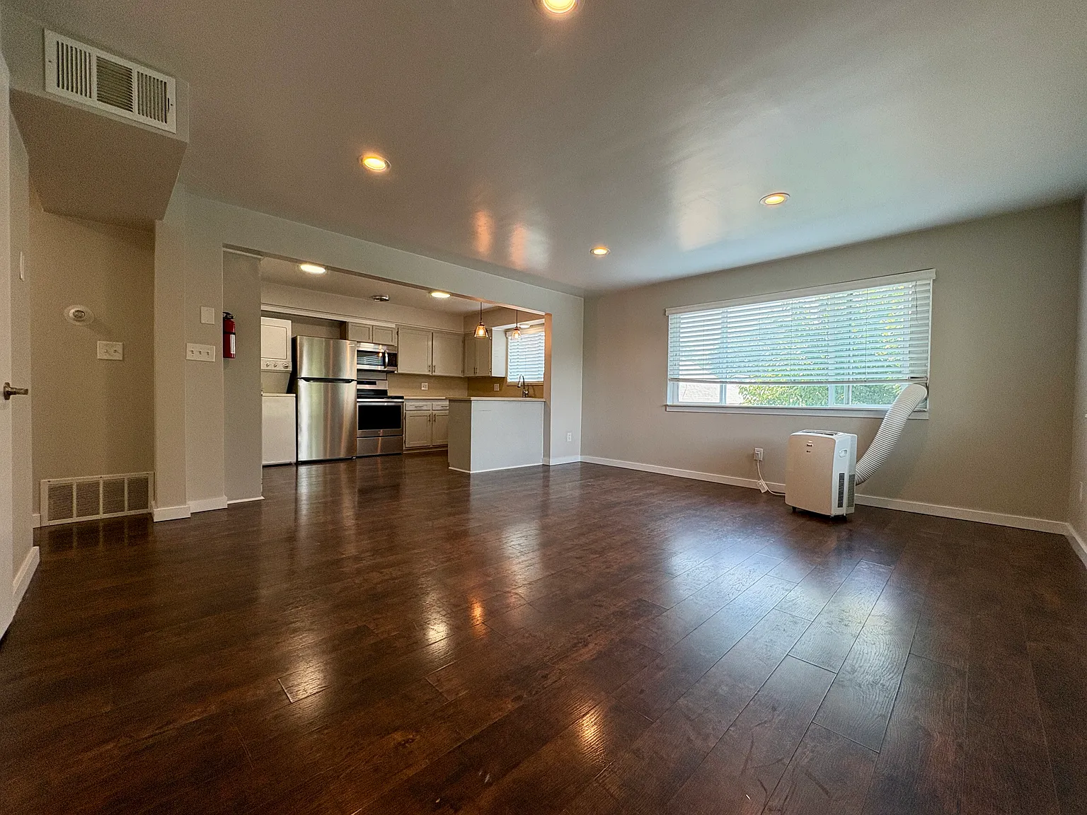 2 bed, 900 sqft, $1,595 — Photo 3