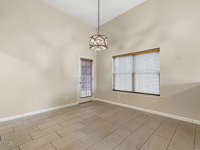1308 Rose Bud Ln — Photo 7