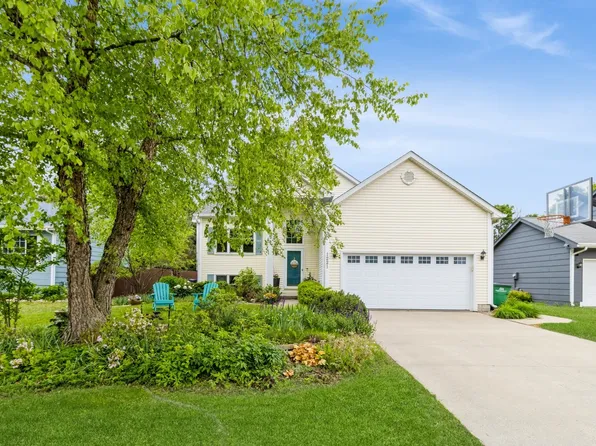 1221 S 51st St, West Des Moines, IA 50265