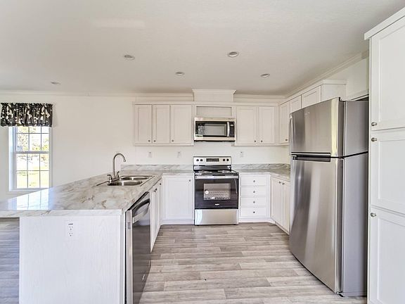 5th image of 718 Satsuma St