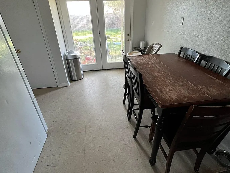 1034 Luling Estates Dr — Photo 3