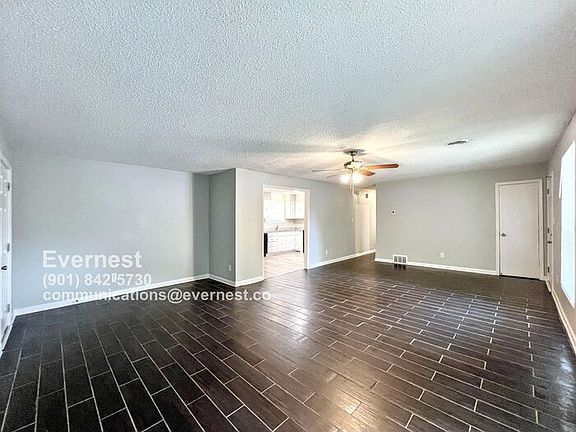 4th image of 3210 Briarwood Dr