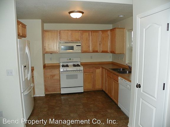 5th image of 61063 Borden Dr