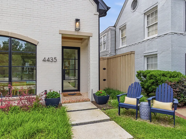 4435 Emerson Ave — Photo 2