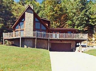 501 Hillview Dr, Hamlin, WV 25523