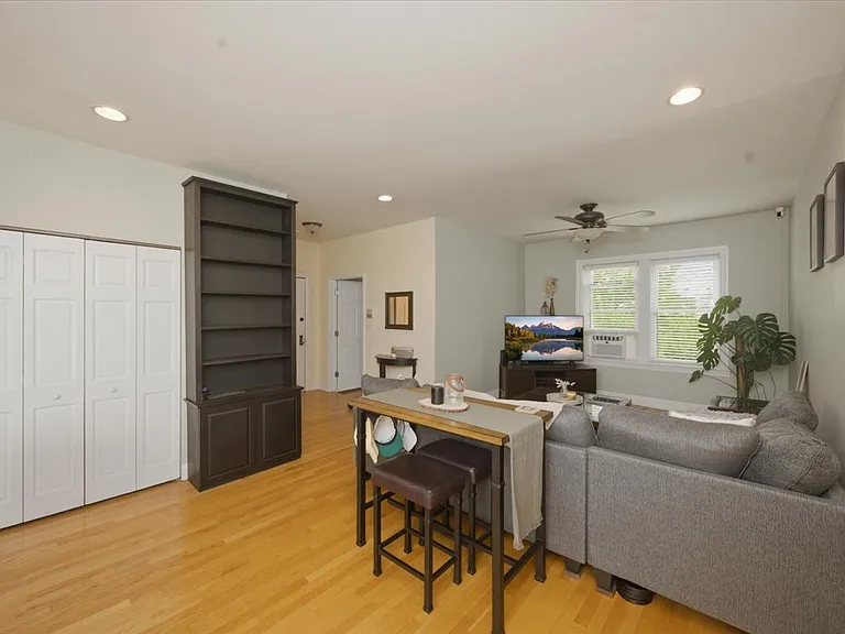 1319 W Addison St #3A — Photo 1