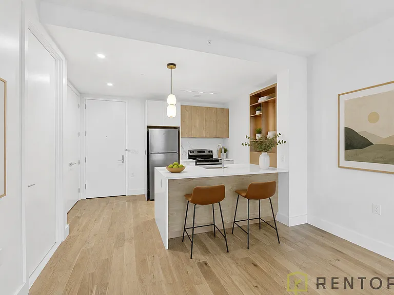 597 Grand St #920 — Photo 2