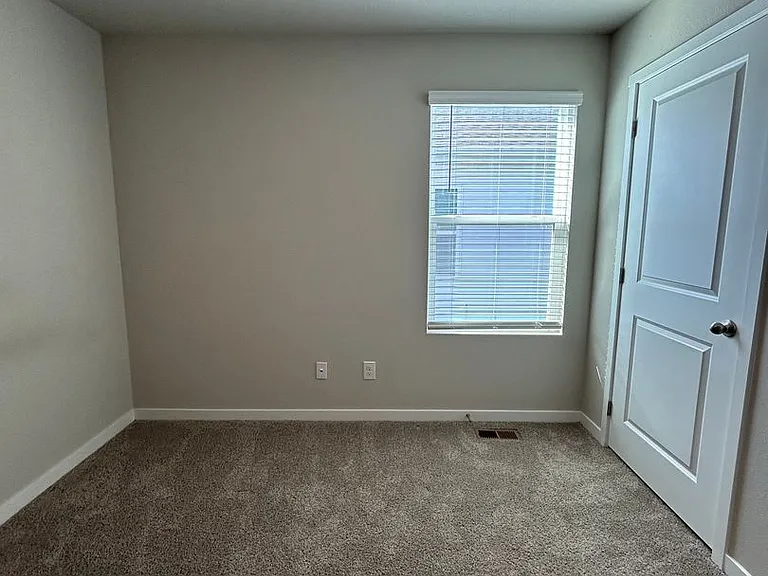 12660 S 204th Ave — Photo 33