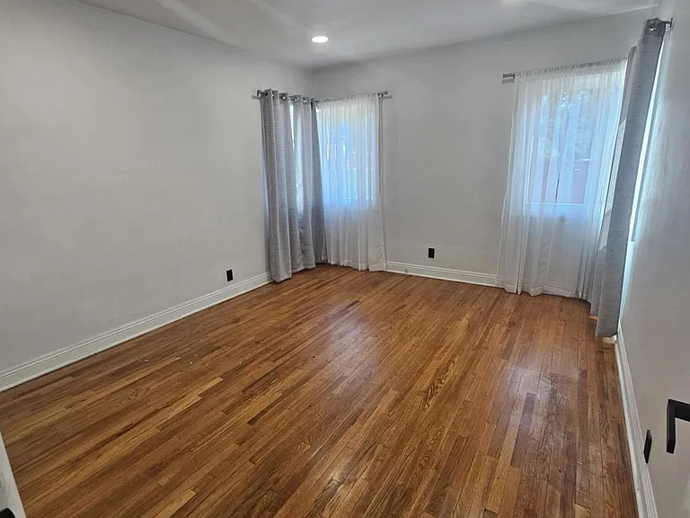 10003 Tujunga Canyon Blvd — Photo 11