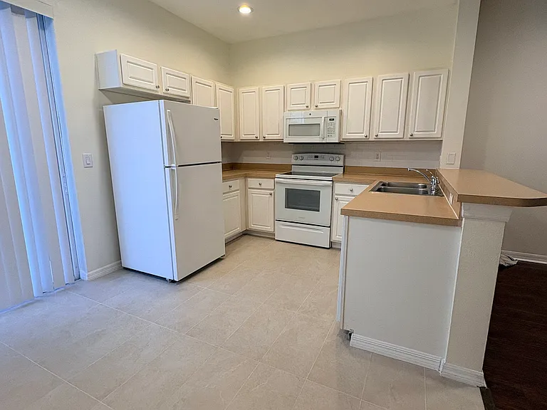 11676 Declaration Dr — Photo 6