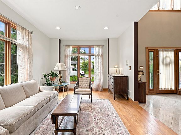 4th image of 521 S Lincoln Ave