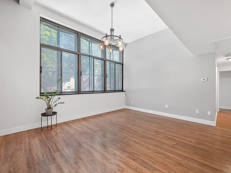 Parkway Apartments — Photo 6