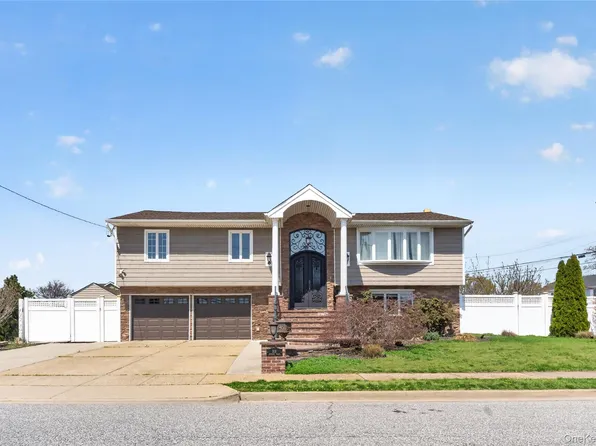 101 Jetmore Place, Massapequa, NY 11758