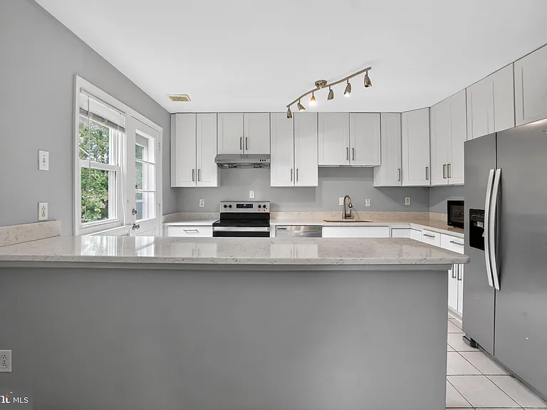 9211 E Parkhill Dr — Photo 9