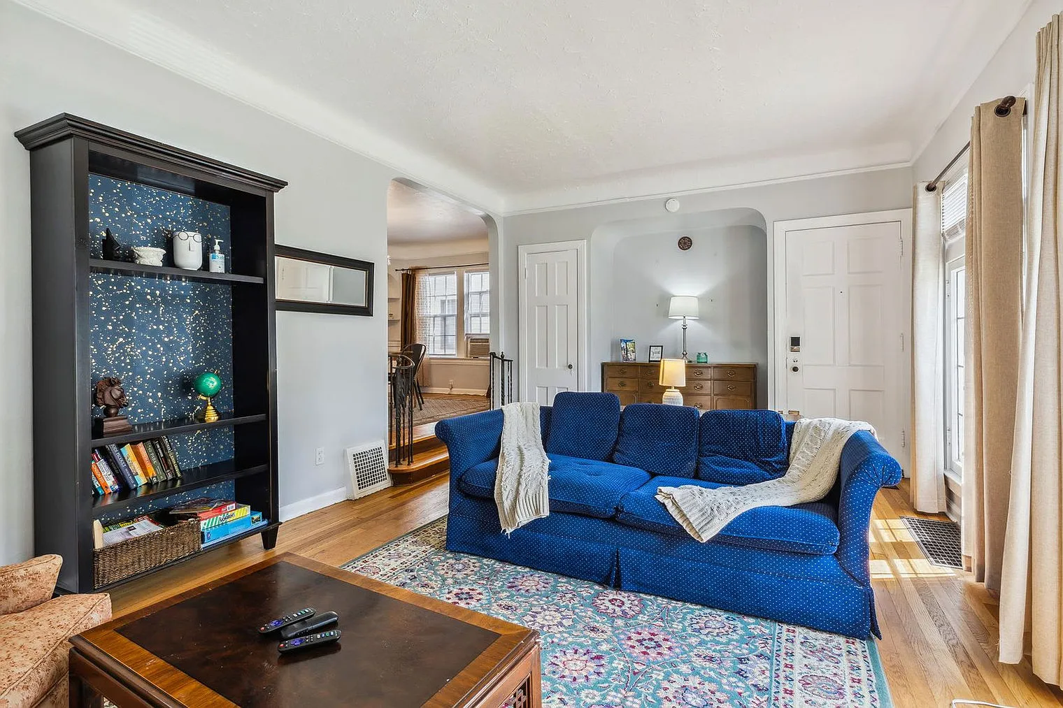 2 bed, 1.0 bath, 1097 sqft, $1,856 — Photo 3