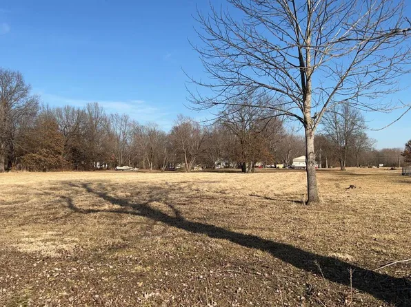 8644 Main St, Christopher, IL 62822