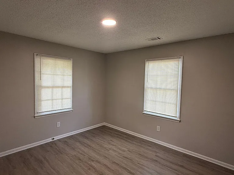 314 Hamilton Dr NE — Photo 8