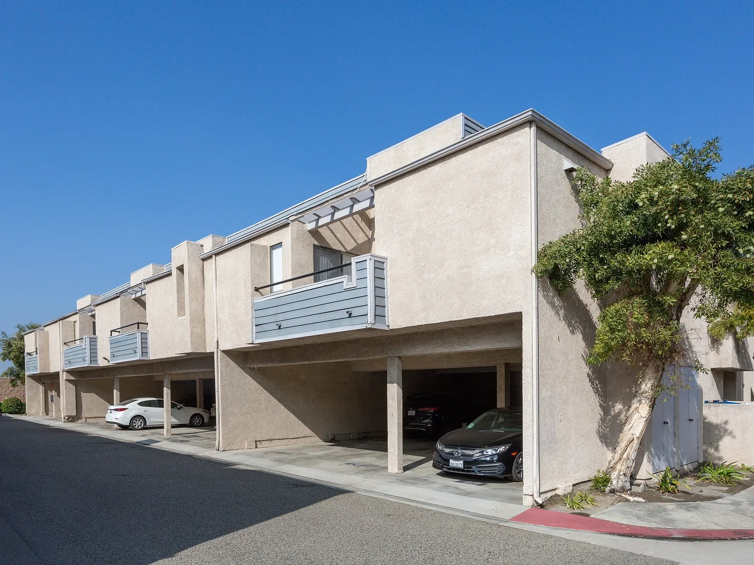 Lido Apartments - 101-197 N Ridgeway — Photo 3