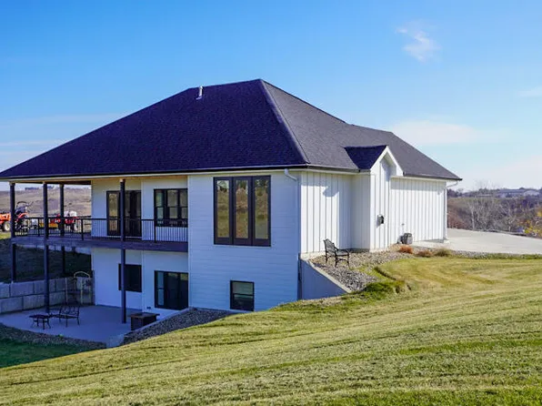 310 Country Dr, Pierre, SD 57501